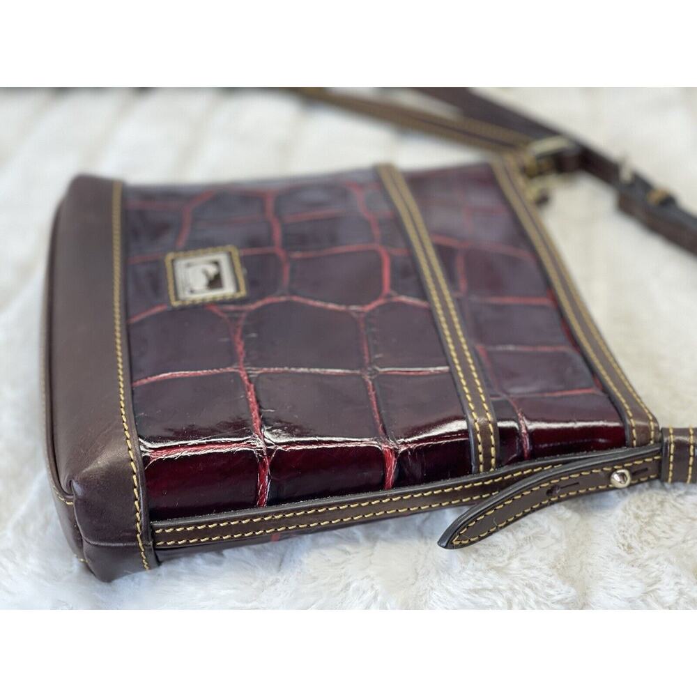 DOONEY & BOURKE Letter Carrier Croc Embossed Leather Crossbody Messenger Purse - Picture 3 of 8